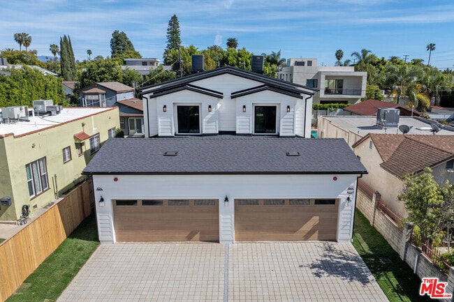 Building Photo - 824 N Orange Grove Ave