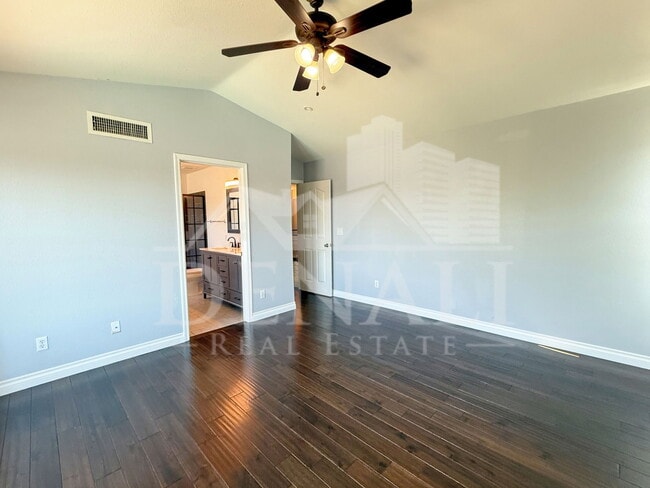 Building Photo - 1249 W Kelly Ln