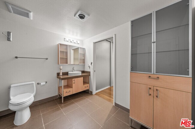 Building Photo - 1234 Wilshire Blvd