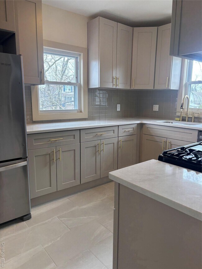 Building Photo - 19 Garfield Pl