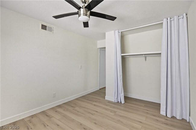 Building Photo - 4162 Ridgewood Ave