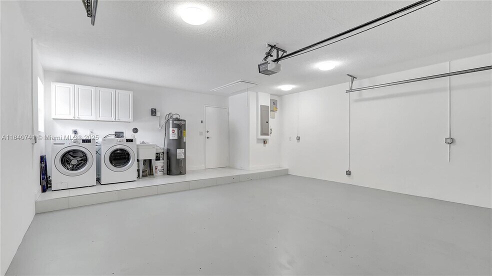 Building Photo - 1412 NE 53rd Ct