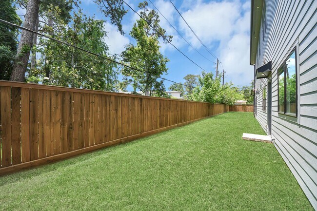 Building Photo - 739 Azaleadell Dr