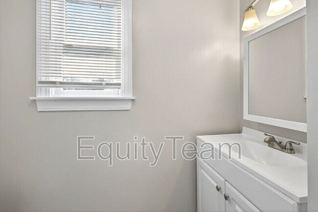 Building Photo - 517 Brunswick Dr