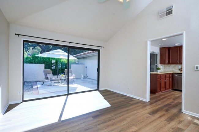 Building Photo - 667 Arroyo Oaks Dr