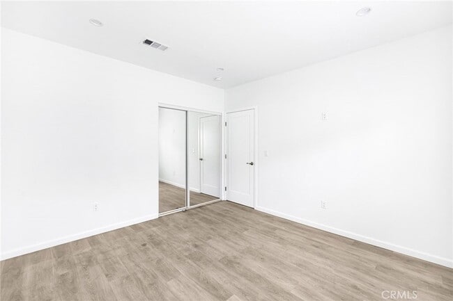 Building Photo - 7044 White Oak Ave