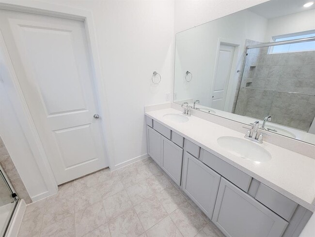 Building Photo - 9742 Rialto Hts Dr