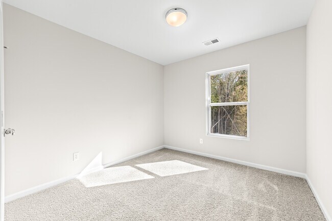 Building Photo - 612 W Lewis Rd