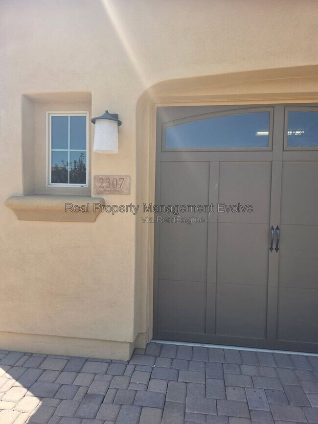 Building Photo - 2307 E Mahogany Pl