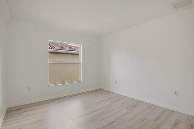 Building Photo - 10208 White Water Lily Way