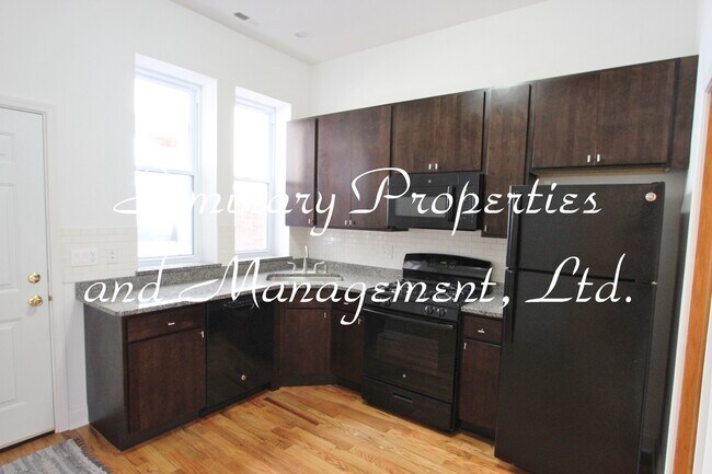 Interior Photo - 4502-04 N Paulina St