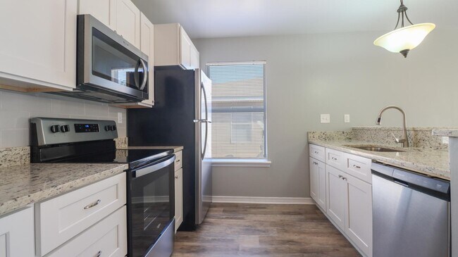 Building Photo - 4408 30th 1/2 St  - 4408 #B