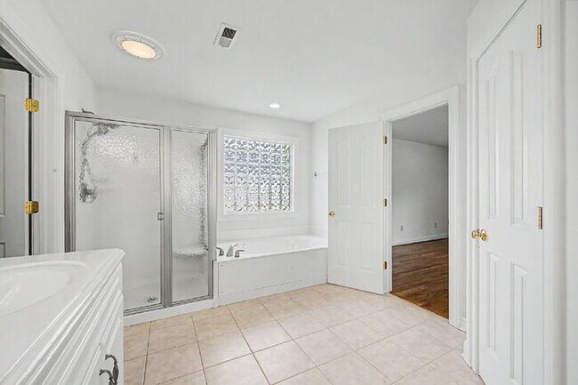 Building Photo - Luxury 5 Bedroom Home with Private Pool in Glen Allen – $4,500/mo