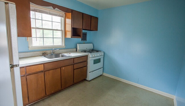 Building Photo - 959 Donaghe St