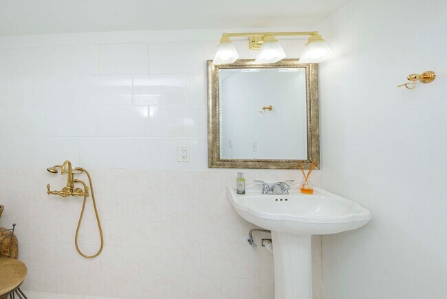 Building Photo - 3531 Pine Needle Dr