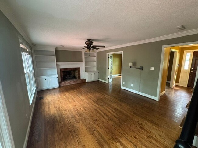 Building Photo - 483 Cambridge Way