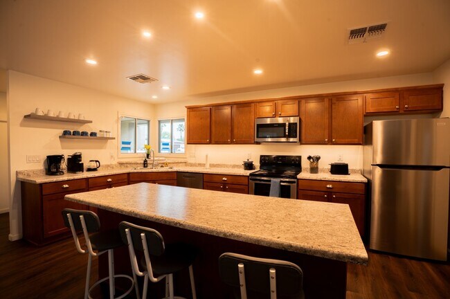 Building Photo - 1720 E Hermosa Dr