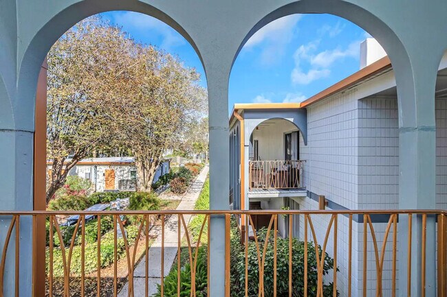 Building Photo - 4401 W Kennedy Blvd