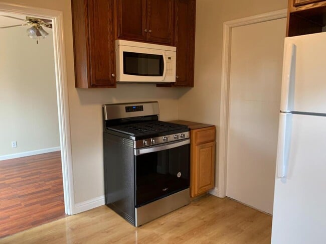 Building Photo - 1564 Hemlock Ave