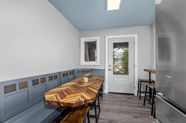 Building Photo - 21 Coldbrook St NE