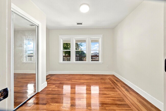 Building Photo - 32 Westmore Rd