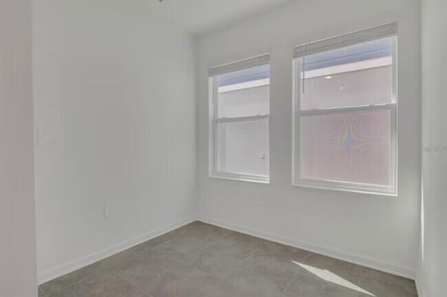 Building Photo - 2649 Armstrong Ave