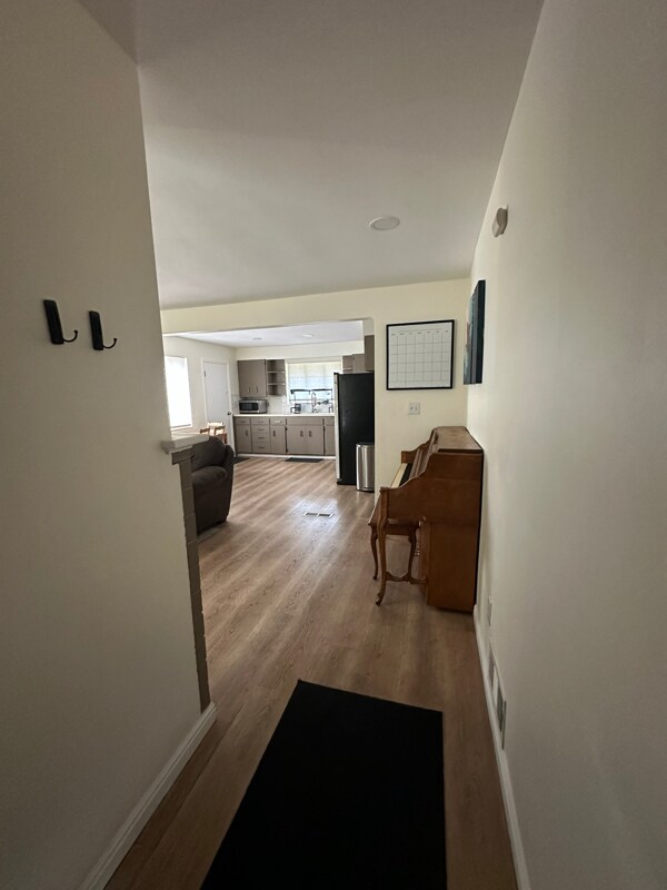 Building Photo - 1636 S 200 E
