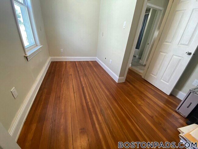 Building Photo - 74 Wyeth St