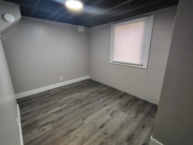 Building Photo - 912 Hayes Ave