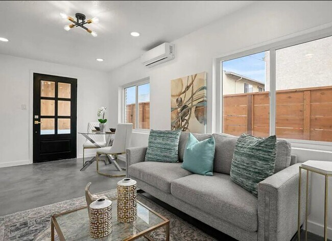 Building Photo - Swift