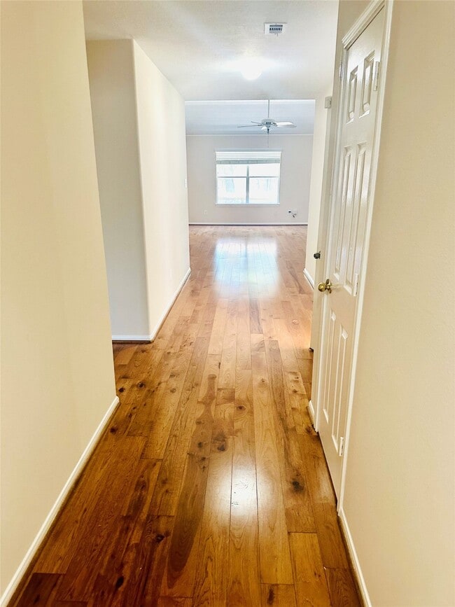 Building Photo - 25330 Barmby Dr