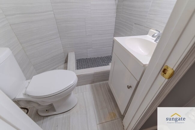 Building Photo - 8666 Oak Rd