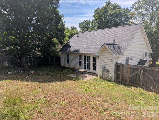 Building Photo - 131 Diamond Dr