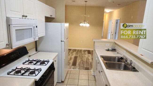 Building Photo - 3/2 Condo in Great Greenville Location!