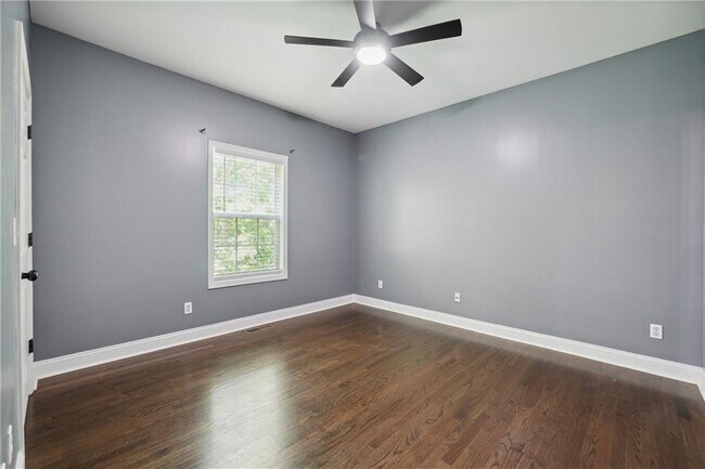 Building Photo - 425 Hearthstone Way