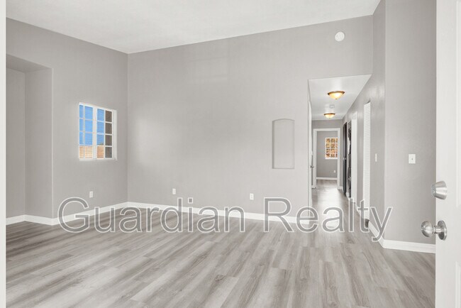 Building Photo - 4730 E Craig Rd
