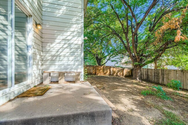 Building Photo - Bright & Spacious 3-Bedroom Home in Fox Run