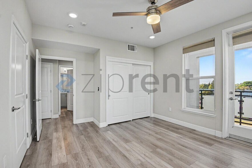 Building Photo - Unit 403