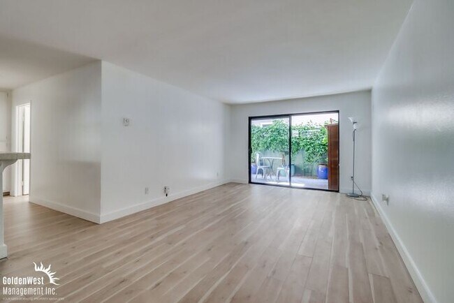 Building Photo - Modern 1Bdm 1Ba Condo in Pacific Beach!