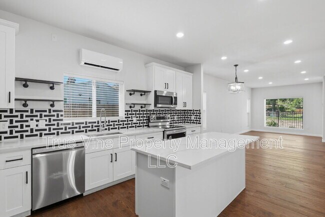Building Photo - 216 E Fest St