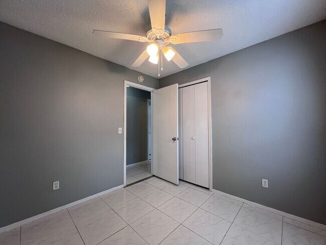 Building Photo - 1114 Shoshanna Dr