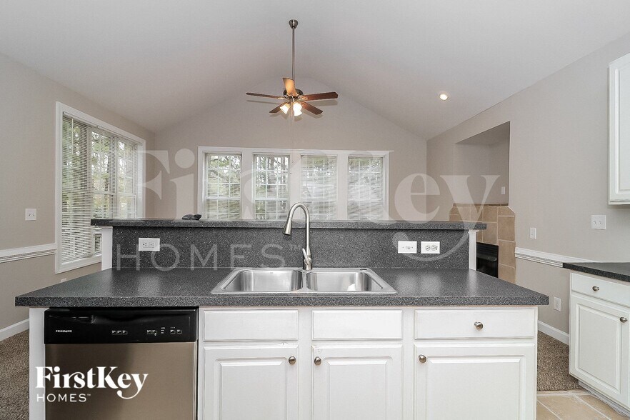 Building Photo - 218 Sweetbriar Ct