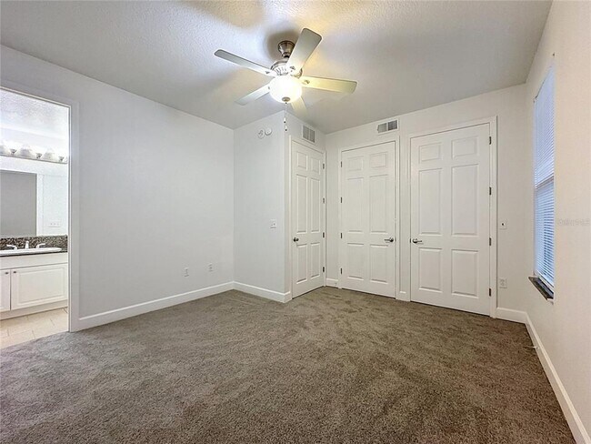 Building Photo - 2053 Green Oak Ct