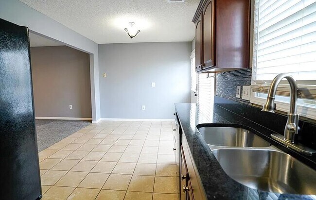 Building Photo - 853 E 167th Ct