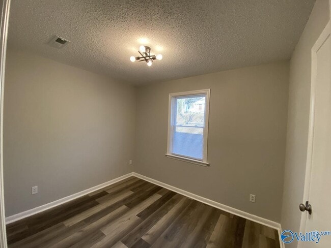 Building Photo - 13918 SW Wyandotte Dr