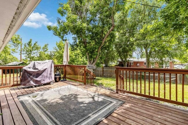 Building Photo - 5766 W Elmhurst Dr