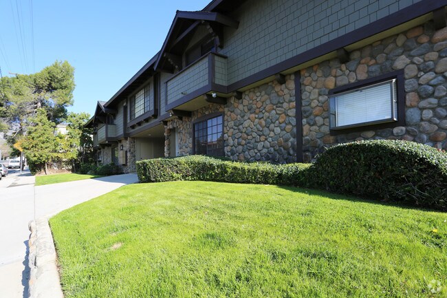 Building Photo - 4412 Ocean View Blvd