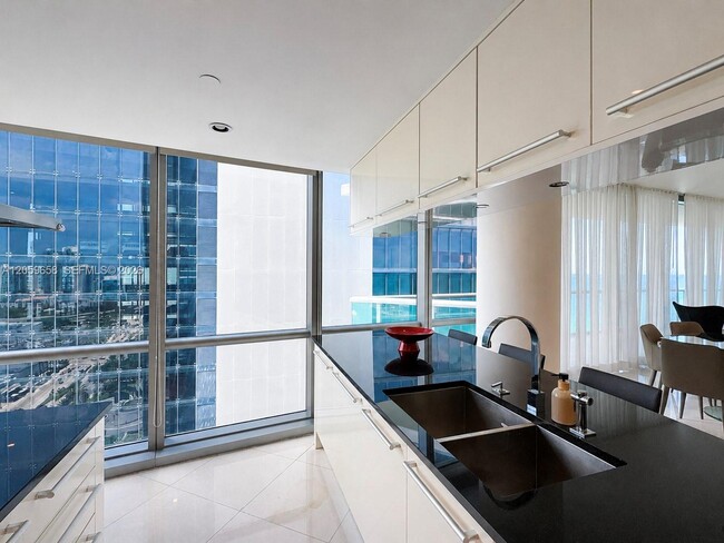 Building Photo - 17121 Collins Ave