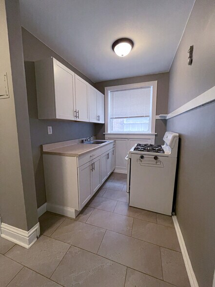 Building Photo - 4994 Mardel Ave
