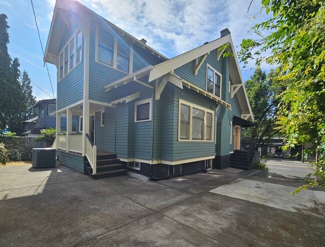 Building Photo - Beautiful Craftsman on Broadway with Live-...